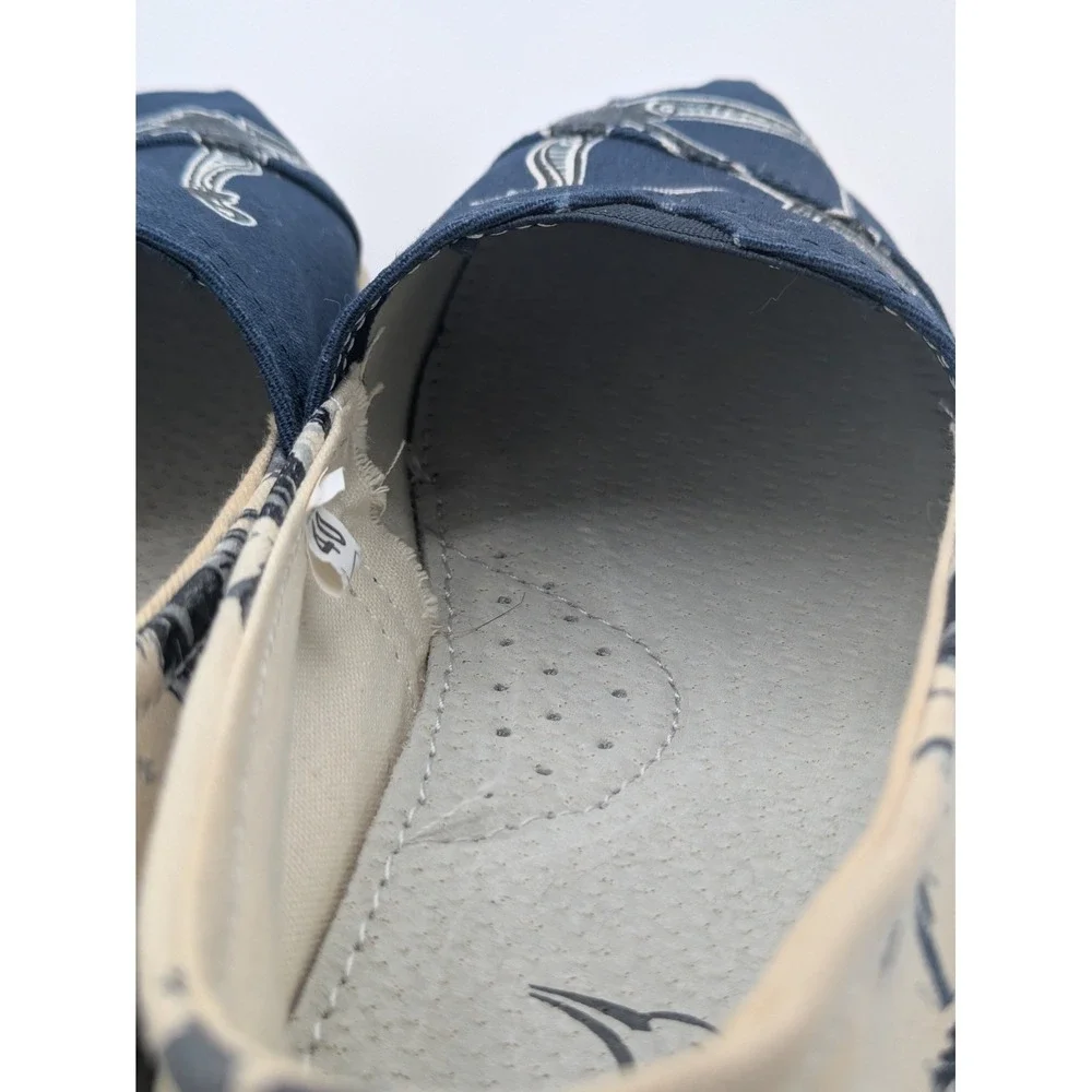 Minika Bow‎ and Arrow Graphic Slip On Sneaker 40 Blue Comfort Casual Rocker Sole